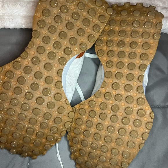 New Balance classics 327. White Cream and tan. Women’s 8. - Picture 7 of 16